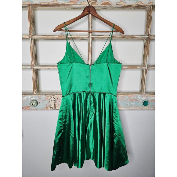 Sherri Hill Spaghetti Strap V-neck Satin Festive Mini Dress Ladies size 10 - Picture 8 of 12